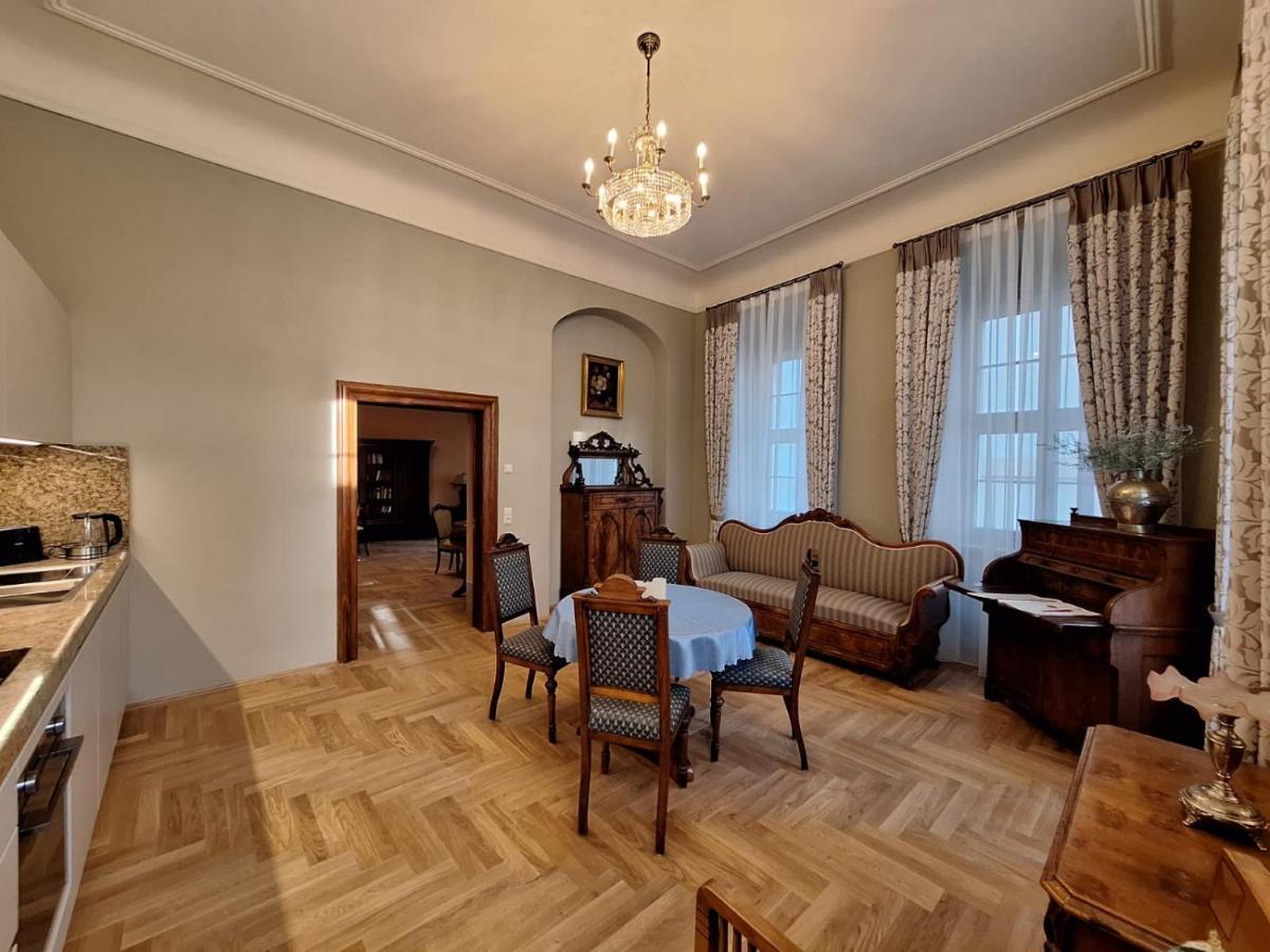 Stadtpalais Marche-suite Maximal 2 Personen Und 1 Kleinkind *