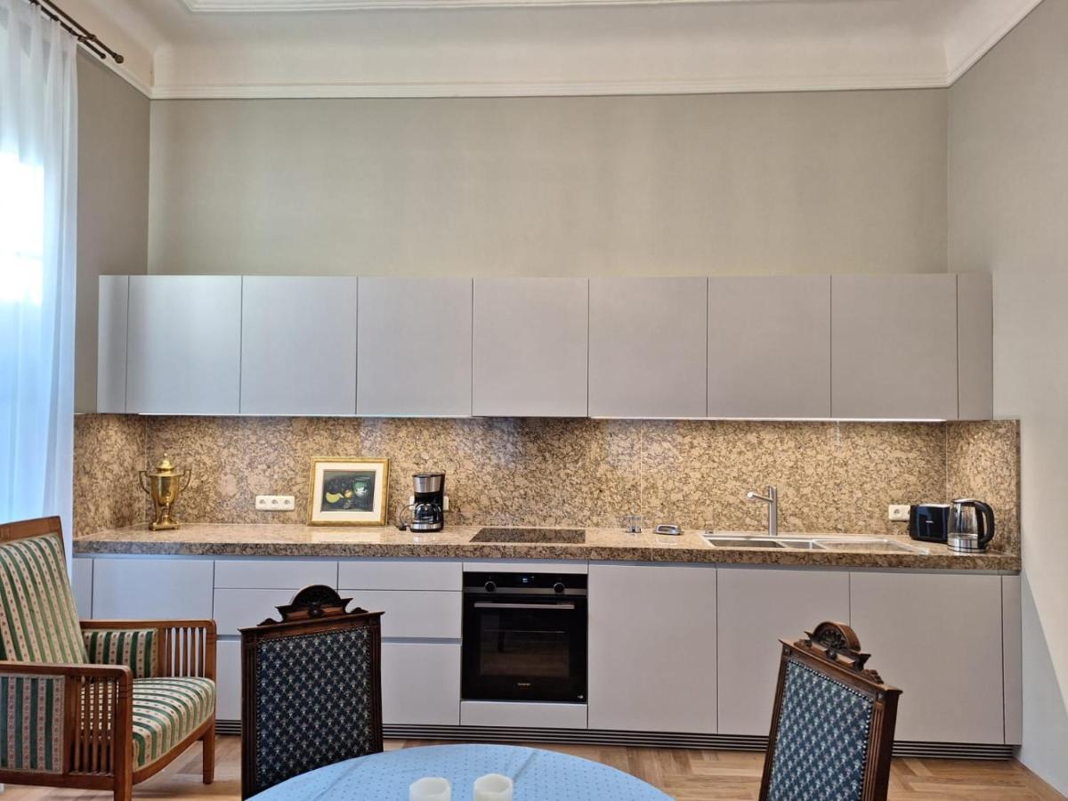 Stadtpalais Marche-suite Maximal 2 Personen Und 1 Kleinkind Appartement *