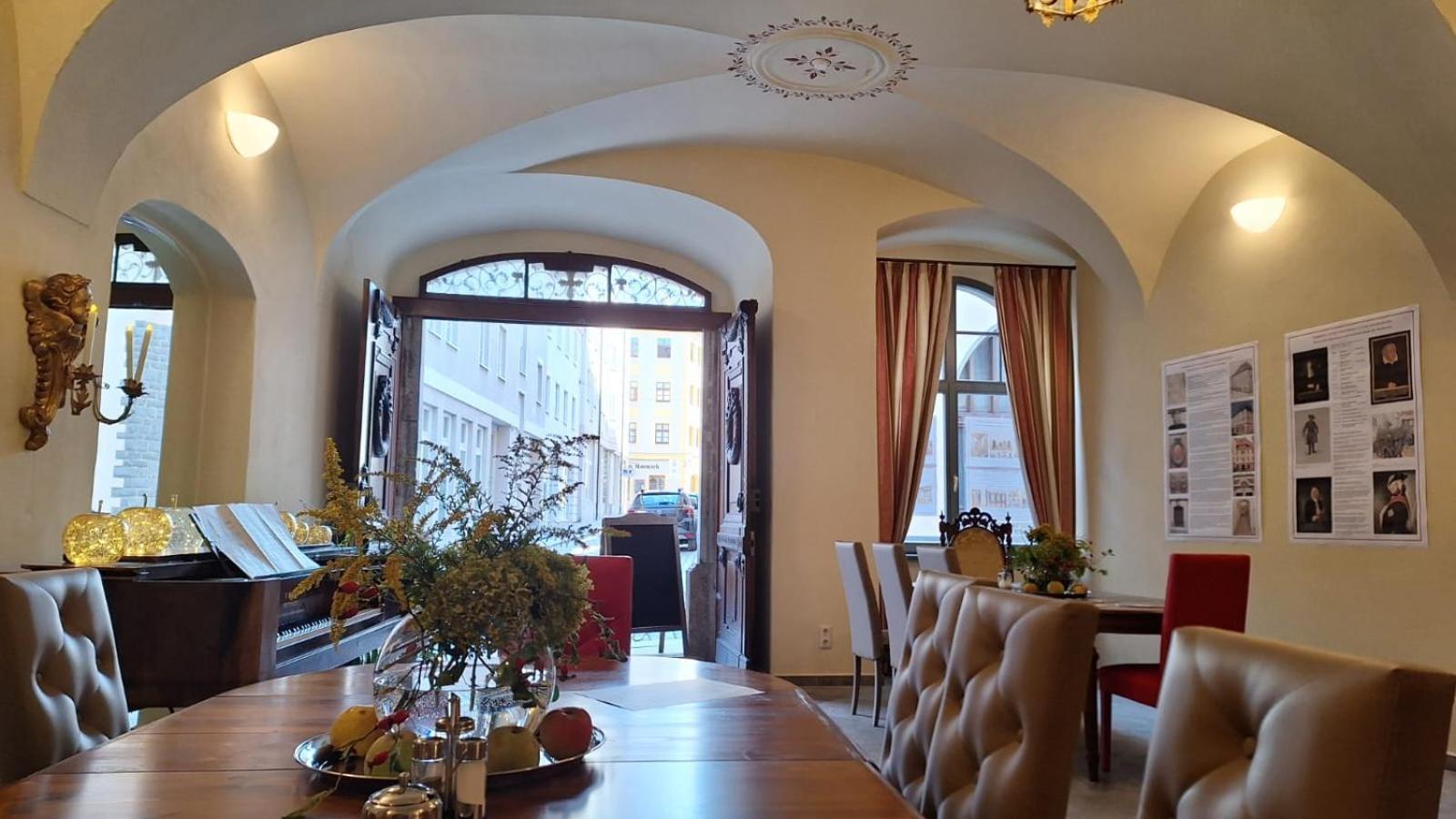 Stadtpalais Marche-suite Maximal 2 Personen Und 1 Kleinkind *