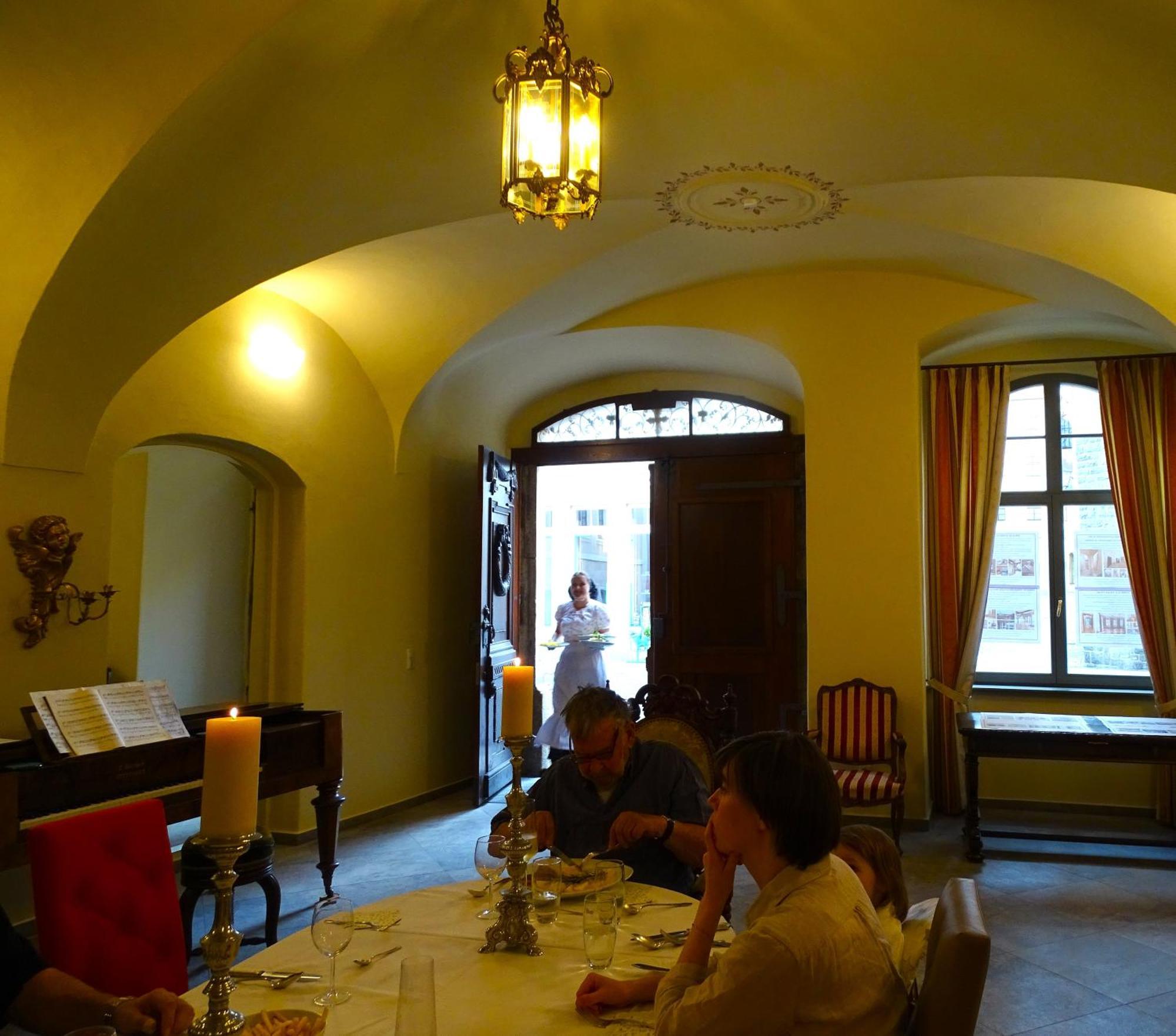 Stadtpalais Marche-suite Maximal 2 Personen Und 1 Kleinkind *